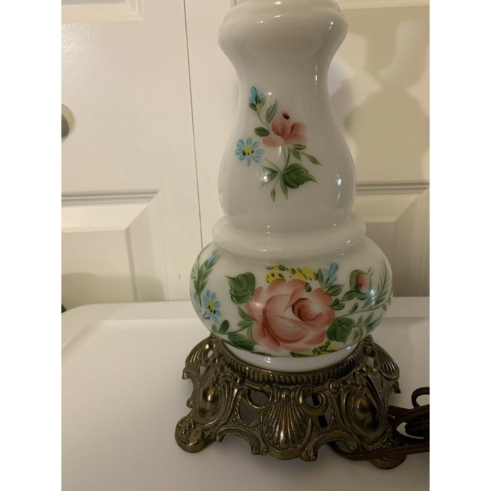 Vintage Gone With the Wind Lamp Brass Base Flowers‎ Milk Glass